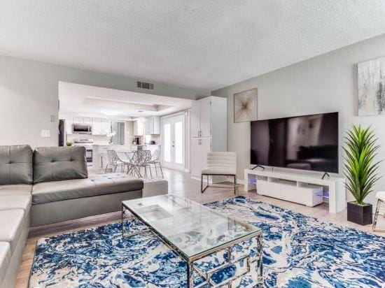 Reston NEW Bright, Airy Home w/ In Ground Pool & Grill Hotel in Richardson