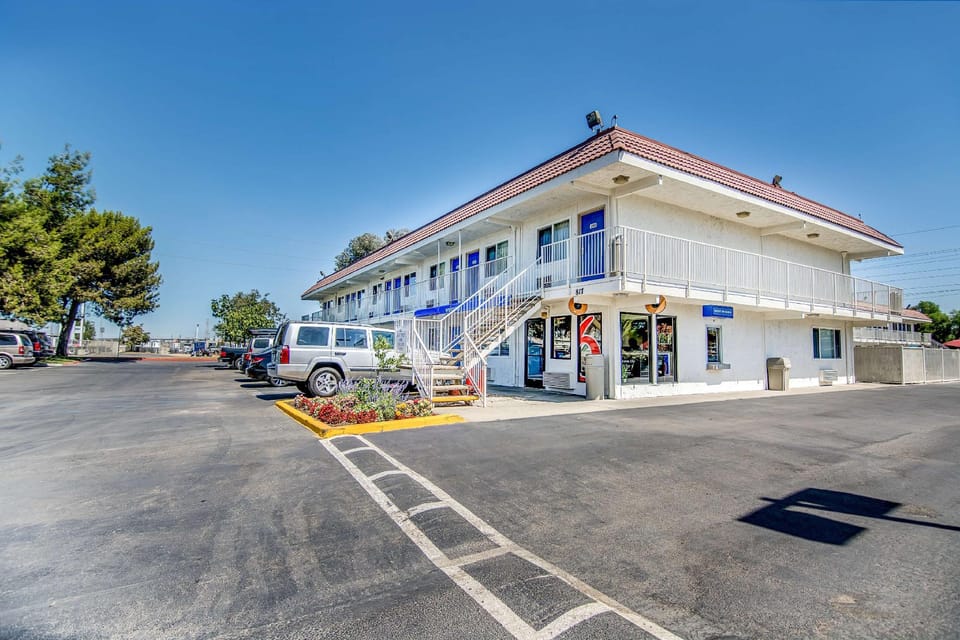 Motel 6 Stockton, CA - Charter Way West Hotel in Stockton