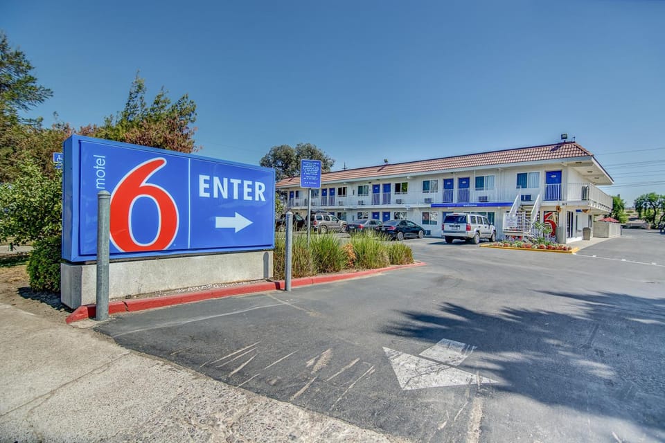 Motel 6 Stockton, CA - Charter Way West Hotel in Stockton