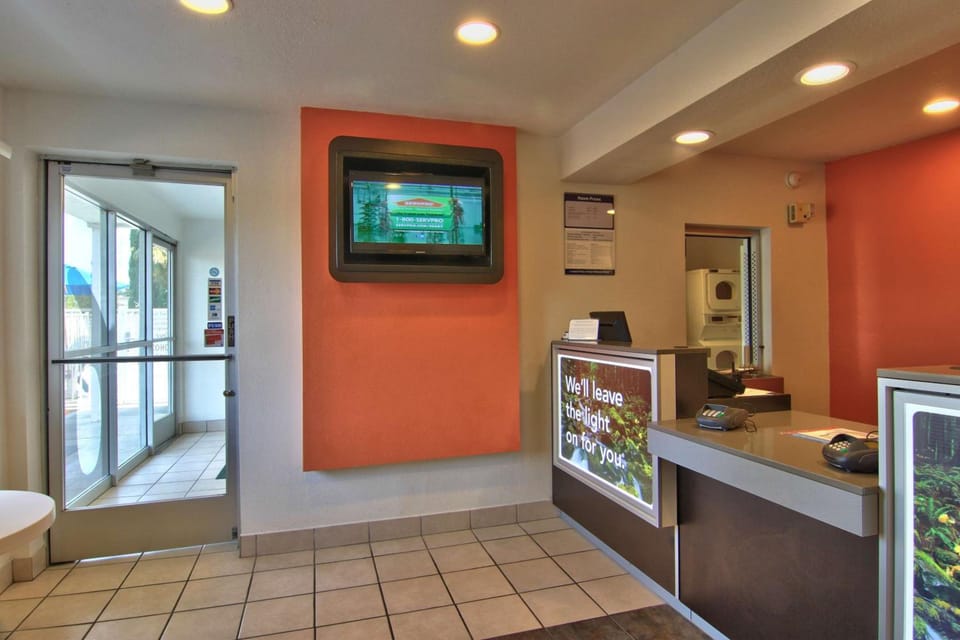 Motel 6 Woodland, CA - Sacramento Airport Hotel in Woodland