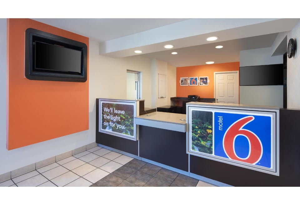 Motel 6 Woodland, CA - Sacramento Airport Hotel in Woodland