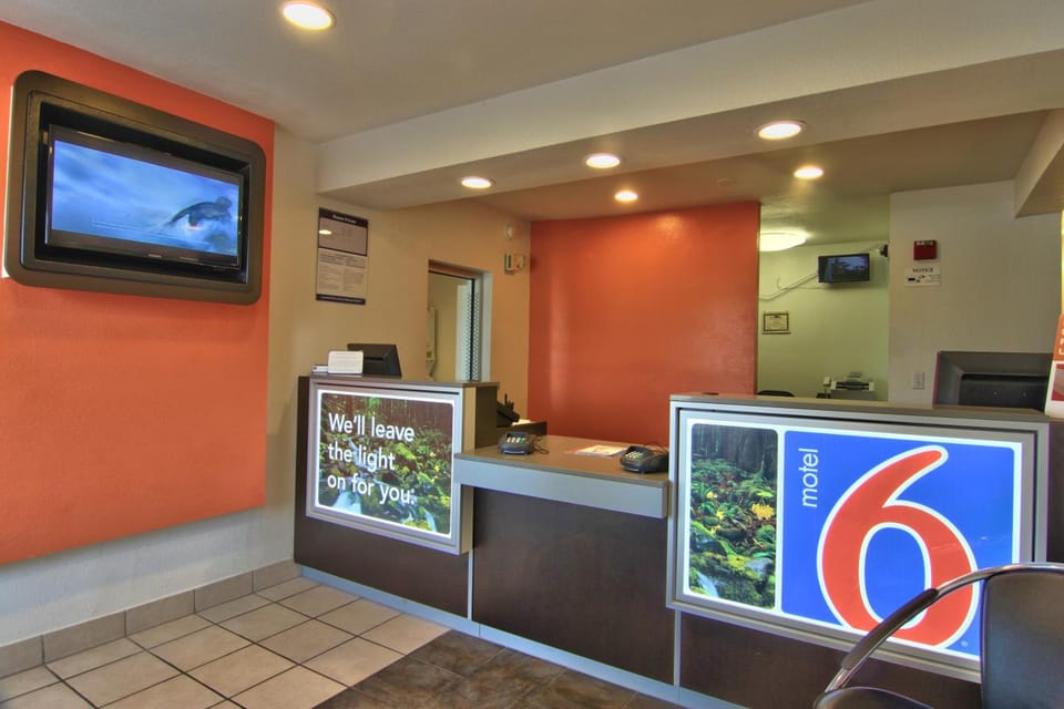 Motel 6 Woodland, CA - Sacramento Airport Hotel in Woodland