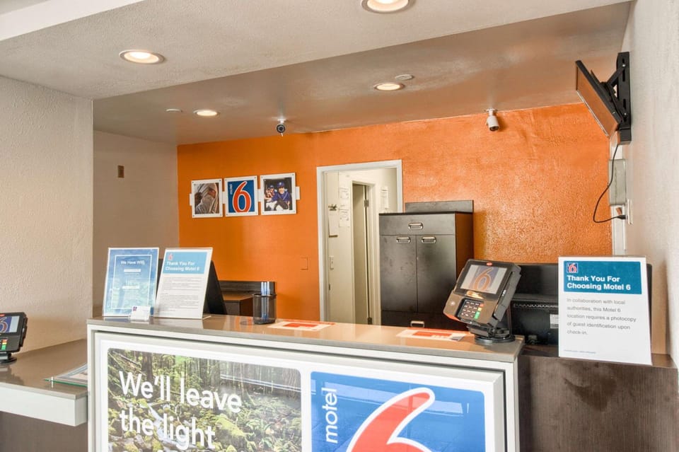 Motel 6 Everett, WA - North Hotel in Paine Lake Stickney