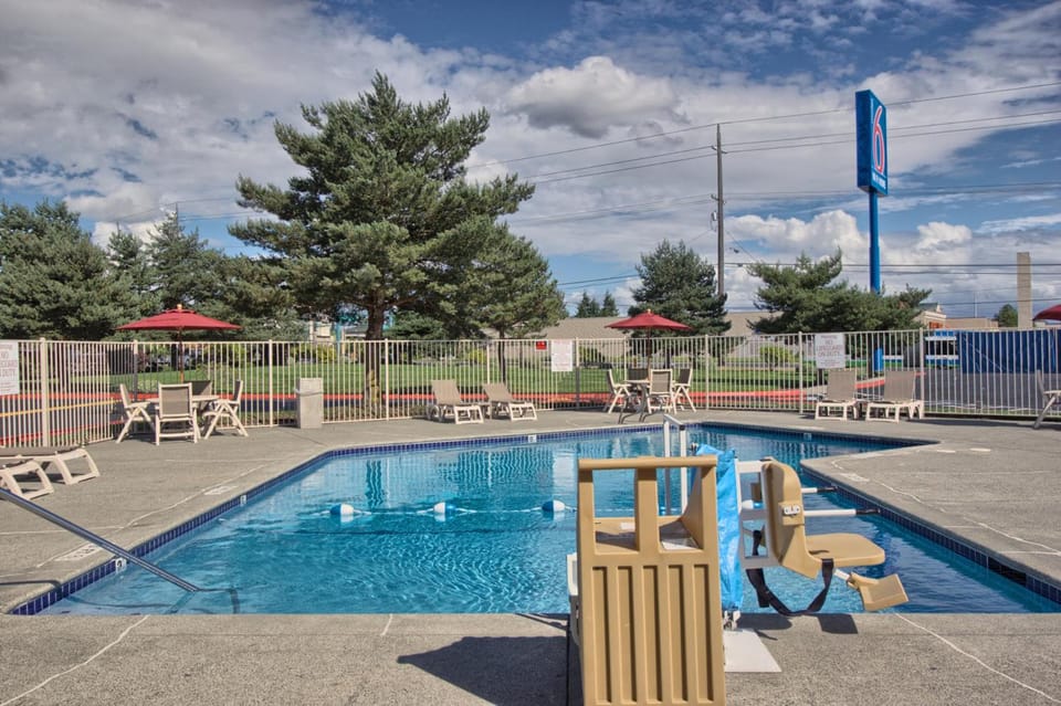 Motel 6 Everett, WA - North Hotel in Paine Lake Stickney
