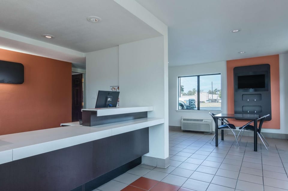 Shared lounge/TV area