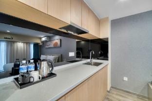 Jinghu Yanjian South Homestay (Shaoxing Aoti Center Store) Hotel in Hangzhou