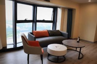 Jinghu Yanjian South Homestay (Shaoxing Aoti Center Store) Hotel in Hangzhou