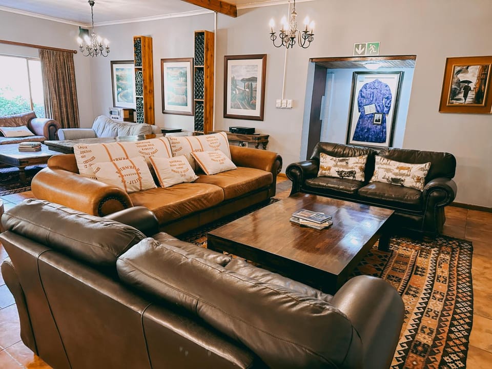 Shared lounge/TV area