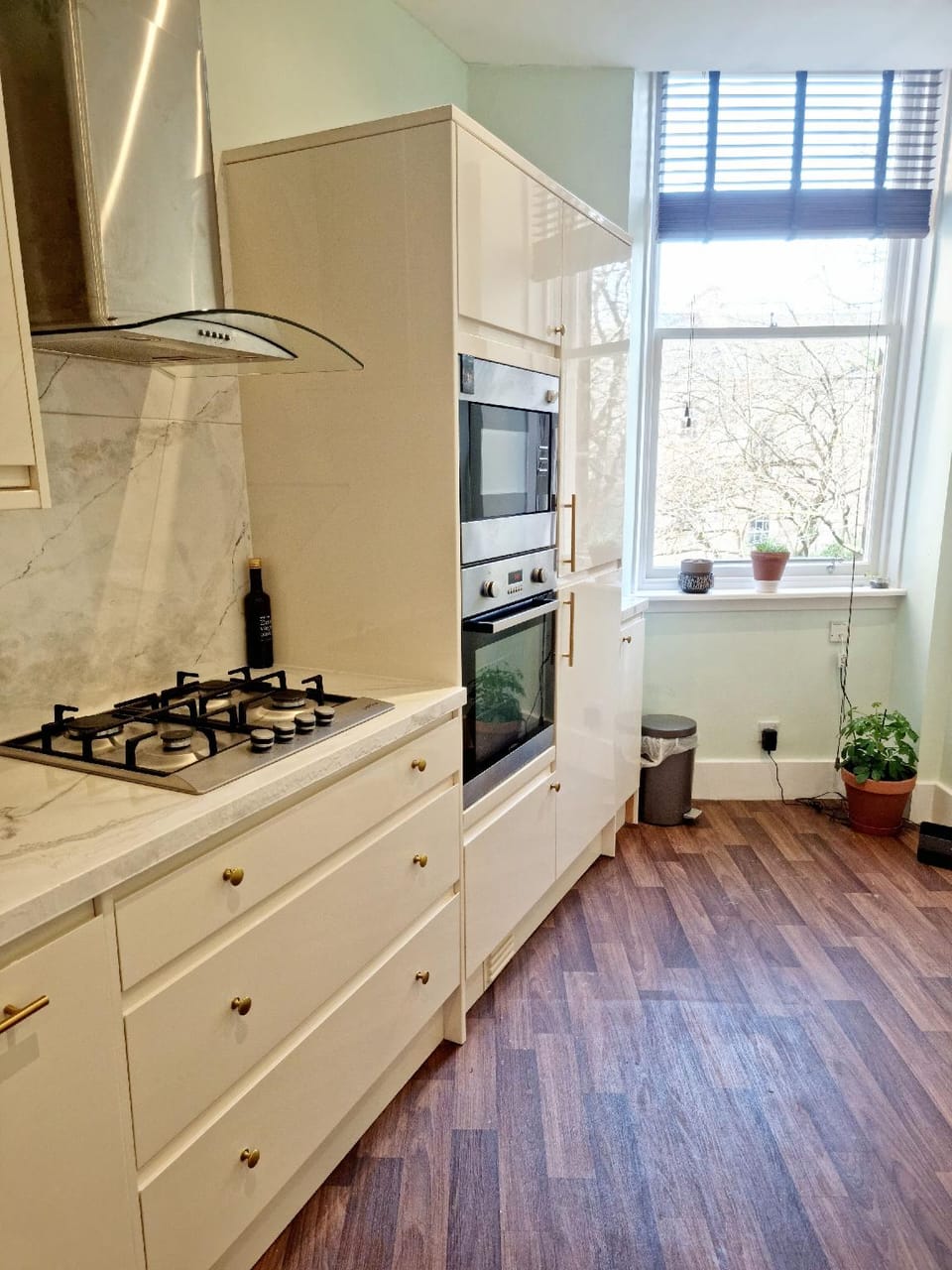 Vibrant Spacious Apartment In West End Hotel in Glasgow