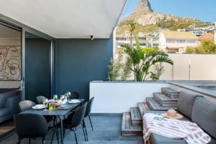 Modern Central Secure Cape Town 2bed Bantry Suite Hotel in Sea Point