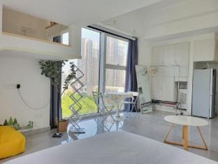 Sunset Homestay (Anhui Normal University Huajin Campus Yijiang Wanda Plaza Branch) Hotel in Nanjing