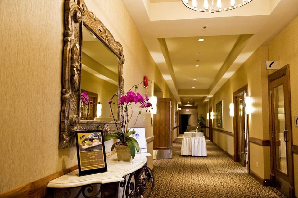 Best Western Plus Chateau Granville Hotel & Suites & Conference Ctr. Hotel in Vancouver