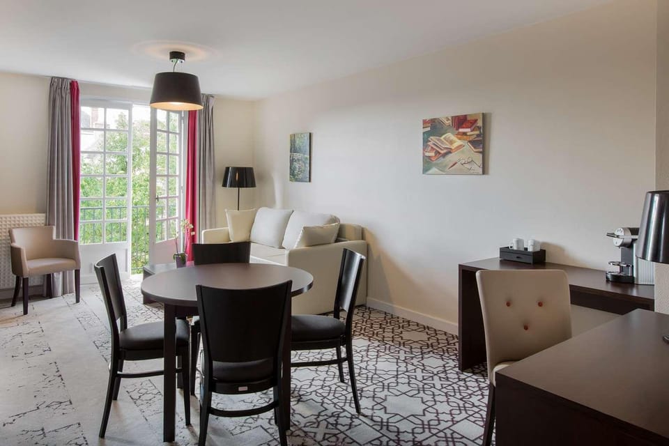 Best Western Blanche De Castille Dourdan Hotel in Île-de-France