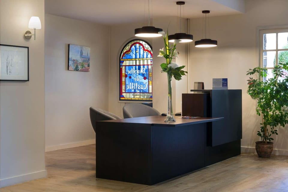 Best Western Blanche De Castille Dourdan Hotel in Île-de-France