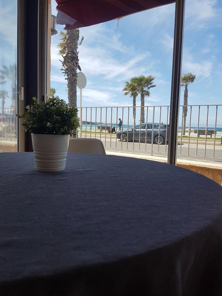 Adonis Six-Fours-les-Plages - Hotel le Bel Azur Hotel in Six-Fours-les-Plages