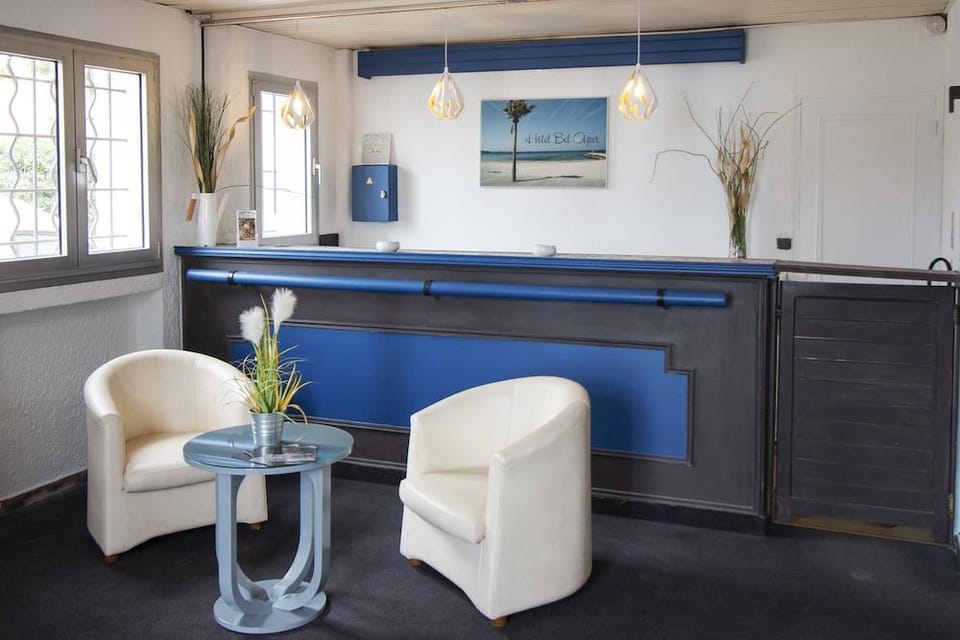 Adonis Six-Fours-les-Plages - Hotel le Bel Azur Hotel in Six-Fours-les-Plages