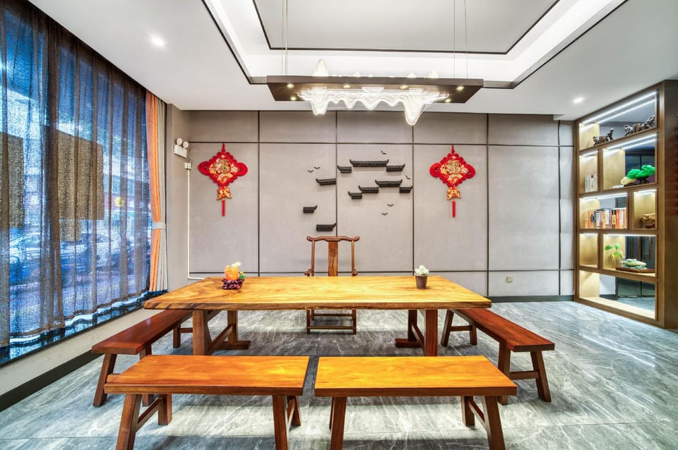 Hongfu Four Seasons Hotel Bali (Dongsheng Road Food Street Branch) Hotel in Zhejiang