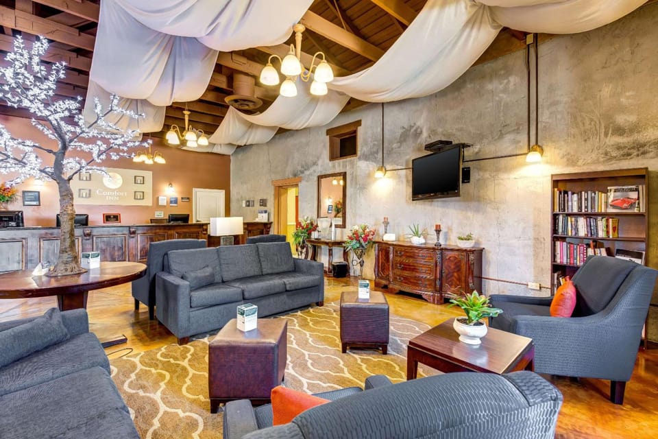 Comfort Inn Pomona near Fairplex Hotel in Pomona