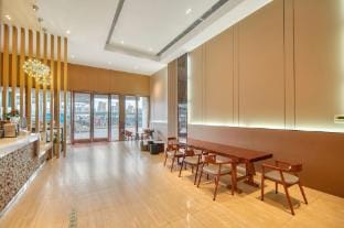 Changzhu Cloud Hotel (Ningbo Railway Station Metro Station) Hotel in Zhejiang