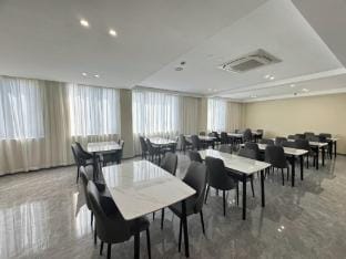 Home Inn Ruibai Cloud Hotel (Lishui City Songyang Qingyun Road Store) Hotel in Zhejiang