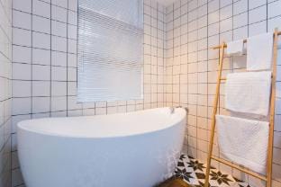 Reindeer Homestay (Chuan Zhou Highway Branch) Hotel in Shanghai