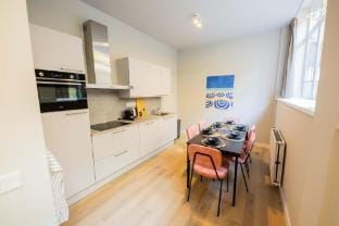 Contemporary 3BDR Apartment  WS Hotel in Rotterdam