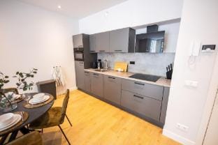 Sleek City Center 2BDR Apartment  VP Hotel in Rotterdam