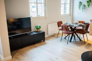 Charming Retreat 3BDR Apartment  PKB Hotel in Rotterdam