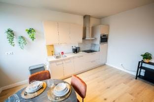 Charming Retreat 3BDR Apartment  PKB Hotel in Rotterdam