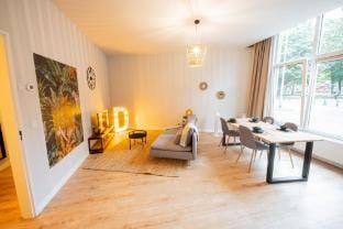 Urban Escape 2BDR Apartment  BS3 Hotel in Rotterdam