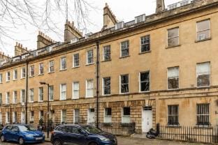 Elegant Georgian Flat in Historic Bath with Garden Hotel in Bath