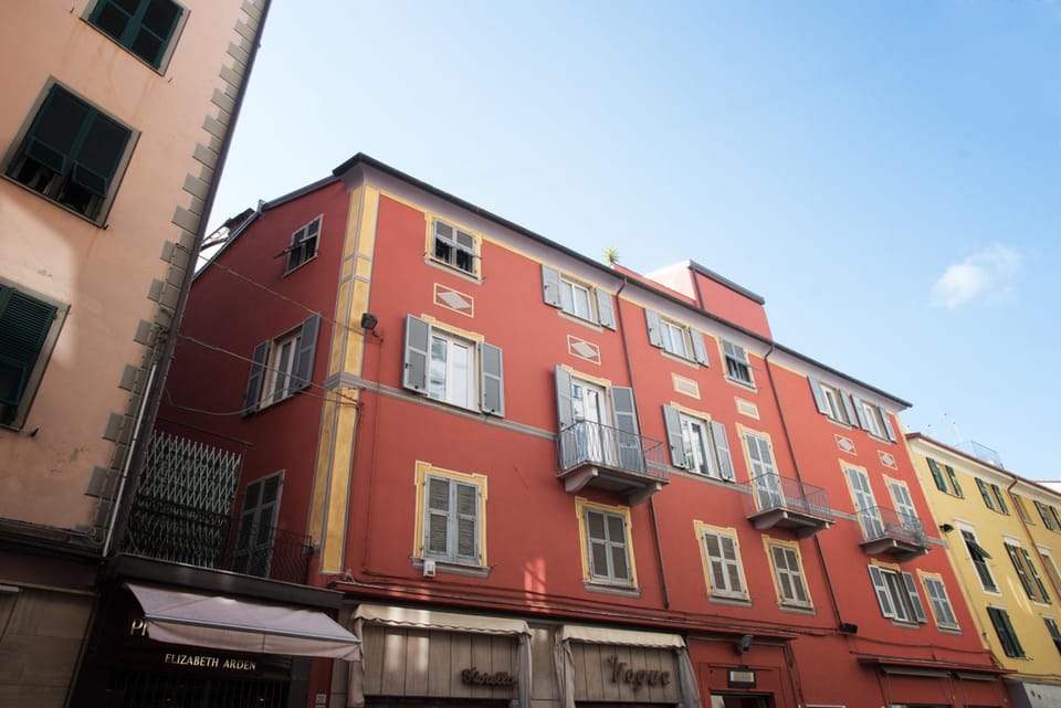 6th Land - Rent Rooms Affittacamere Hotel in La Spezia