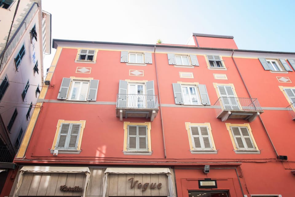 6th Land - Rent Rooms Affittacamere Hotel in La Spezia