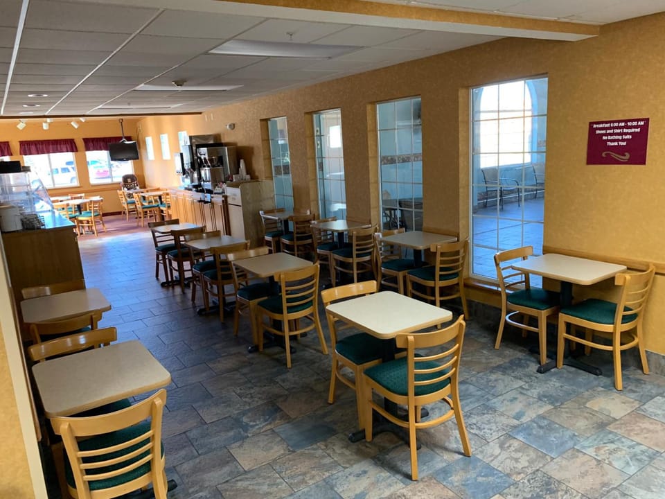 Parkfield Inn - Clinton Hotel in Ozark Mountains
