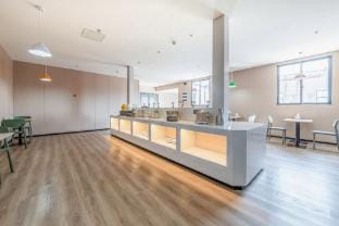 Home Inn Subai Cloud Hotel (Yangzhou Jiangdu Golden Eagle Plaza Pujiang Road Store) Hotel in Jiangsu