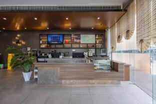 Konggu Youlan Hotel (Shaoxing Lu Xun's Hometown Railway Station Subway Station Store) Hotel in Hangzhou