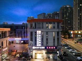 Yibai Liangpin Hotel (Nanjing Jiangning University Town Transportation College Metro Station Branch) Hotel in Nanjing
