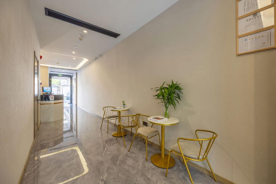 Light Gathering Smart Audio-Visual Hotel (Jiaxing Friendship Street Branch) Hotel in Suzhou