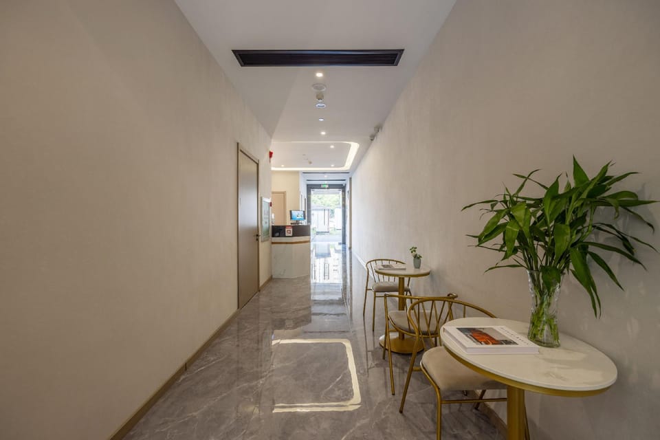 Light Gathering Smart Audio-Visual Hotel (Jiaxing Friendship Street Branch) Hotel in Suzhou