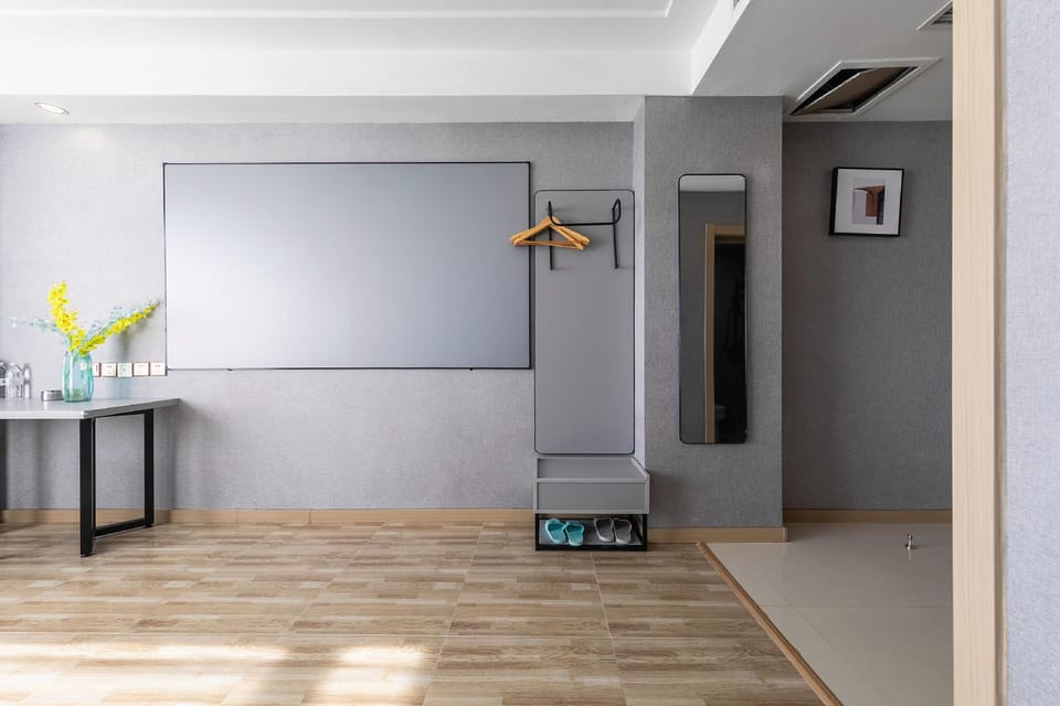 Yinzhou Xingfuli E-sports Cinema Hotel (Yihe Road Tongda Road Branch) Hotel in Jiangsu