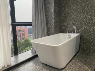 Shangka Hotel (Huzhou Zhi Li Prince Bay Commercial Street Store) Hotel in Suzhou
