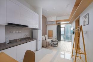 Lanwan Select Hotel (Southeast University Chengxian College Metro Station Branch) Hotel in Nanjing