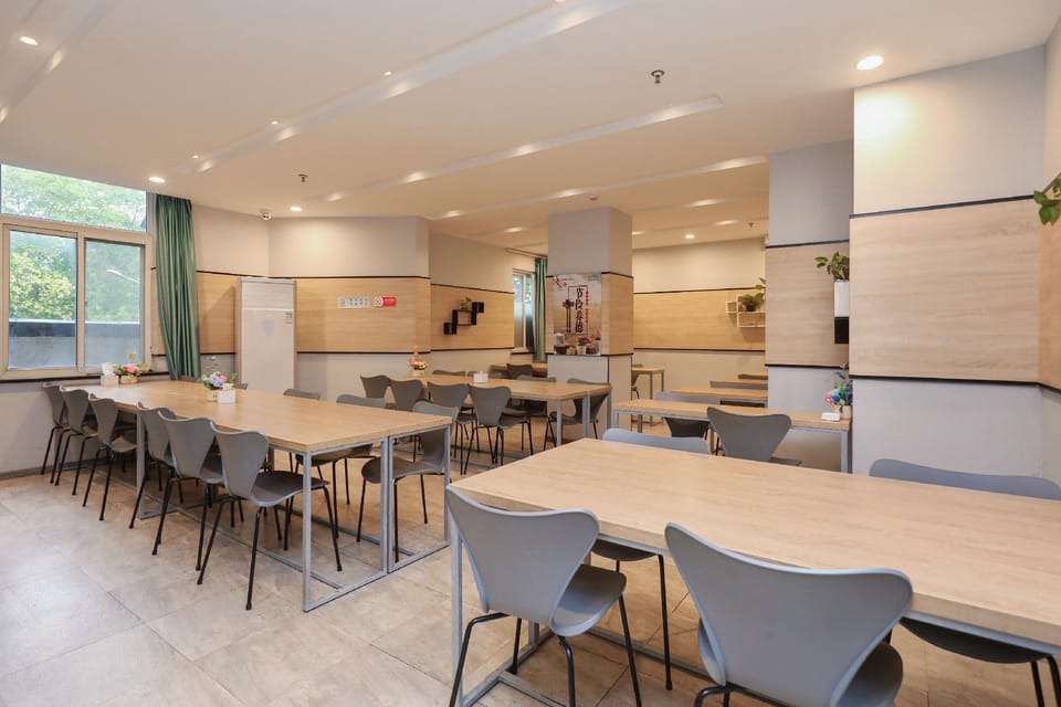 Ruiji Selected Hotel (Zhenjiang Railway Station Branch) Hotel in Jiangsu