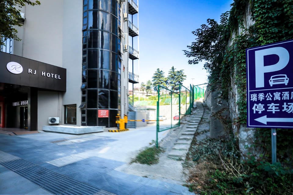 Ruiji Selected Hotel (Zhenjiang Railway Station Branch) Hotel in Jiangsu