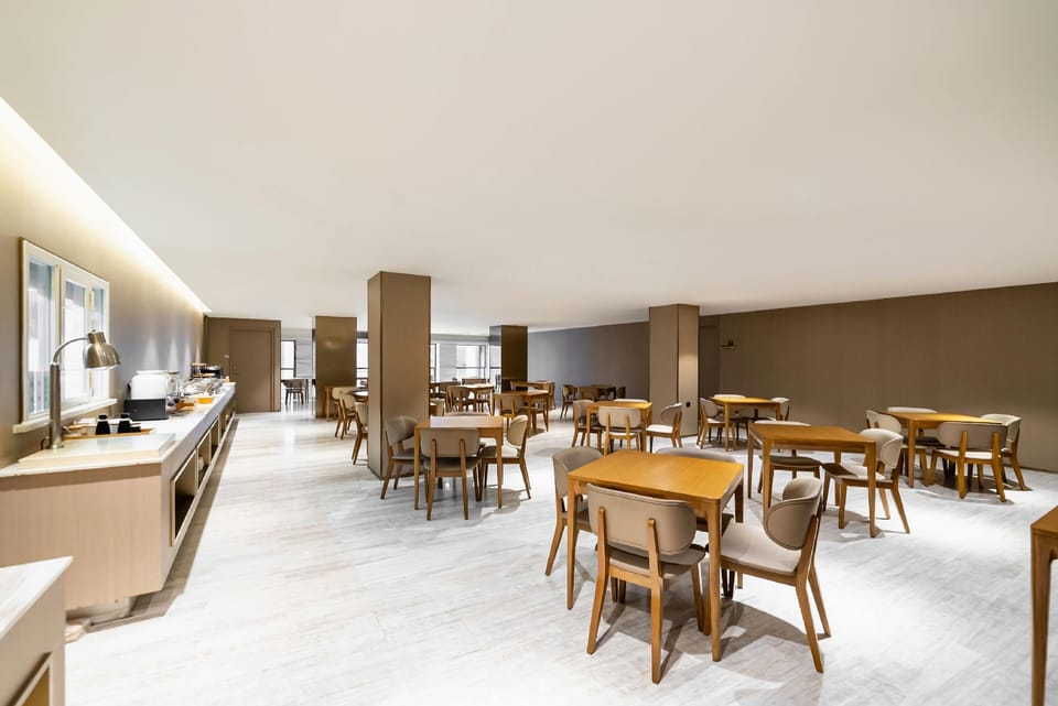 Sushu Luxury Hotel (Shanghai Caohejing Hongmei Road Metro Station Branch) Hotel in Shanghai