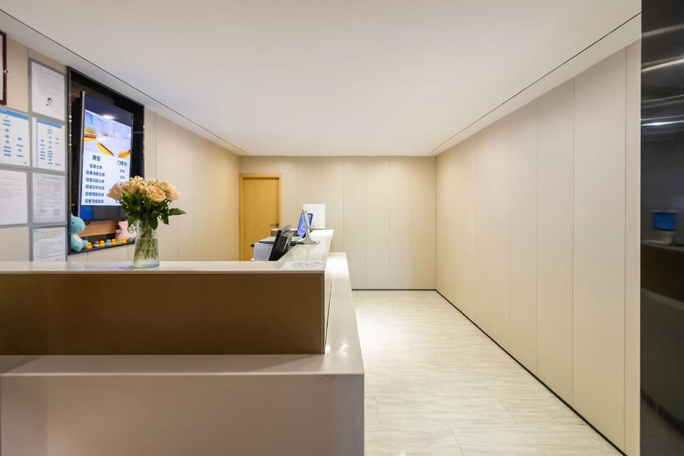Sushu Luxury Hotel (Shanghai Caohejing Hongmei Road Metro Station Branch) Hotel in Shanghai
