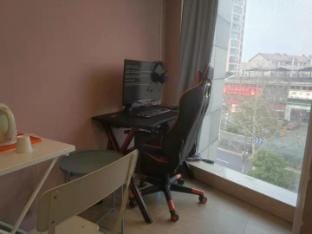 Moji E-sports Hotel (Shanghai Xingzhi Road Metro Station Branch) Hotel in Shanghai
