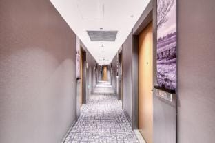 Hangzhou Xinyu Pavilion Hotel (Binjiang Yintai Branch) Hotel in Hangzhou
