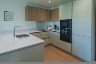 Luxury Manchester Apartment - Blue Hotel in England
