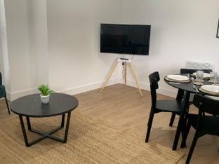 Luxury Manchester Apartment - Pink Hotel in England